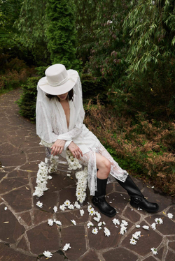 Юбка из кружева с разрезом