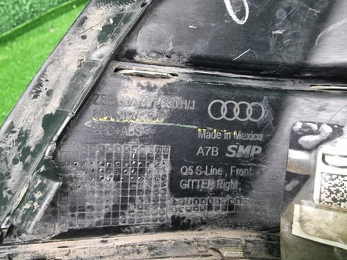 Решетка бампера правая Audi Q5 2 80A 17-20 S-line