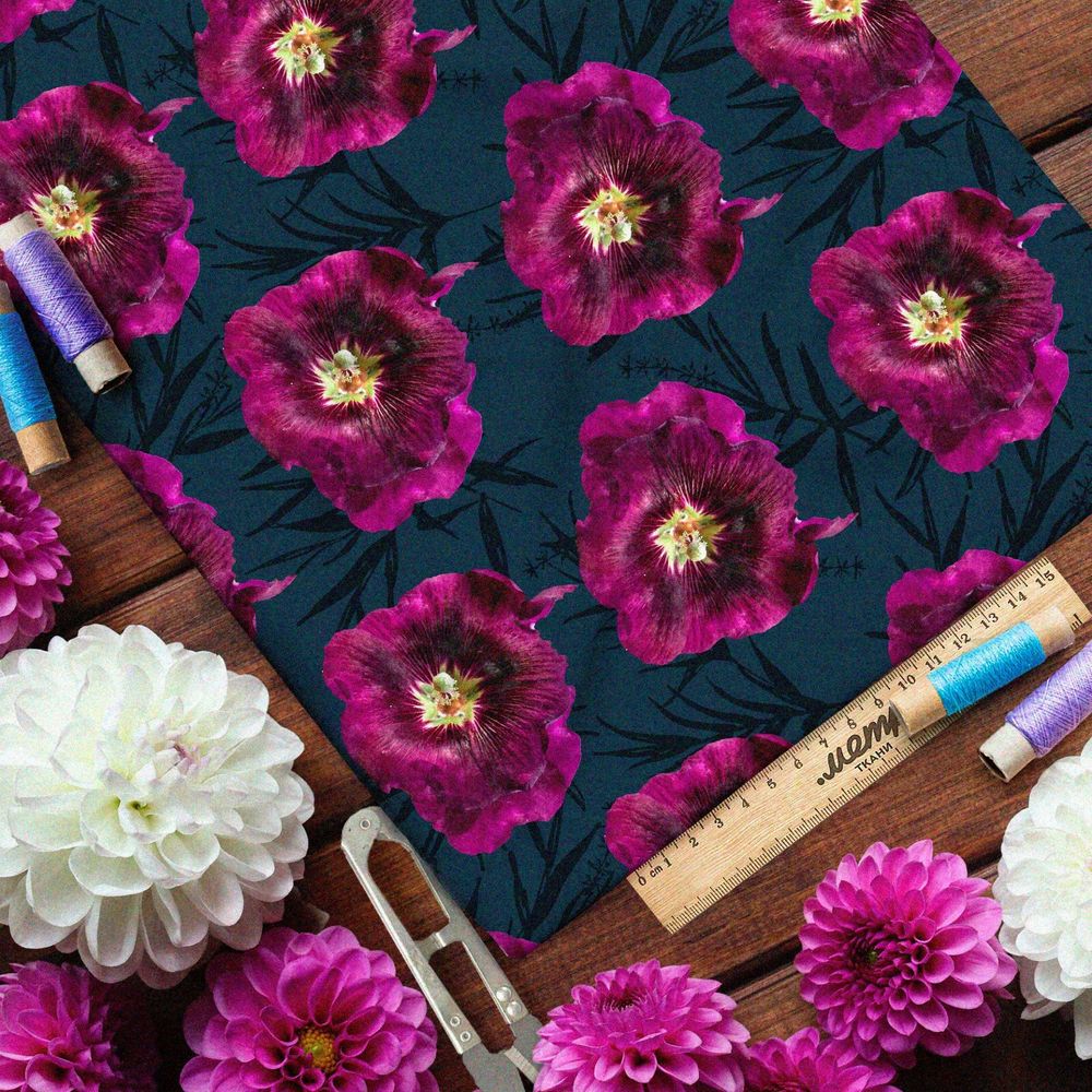 Ткань дюспо реалистичные сиреневые петуньи на тёмно-зелёном фоне