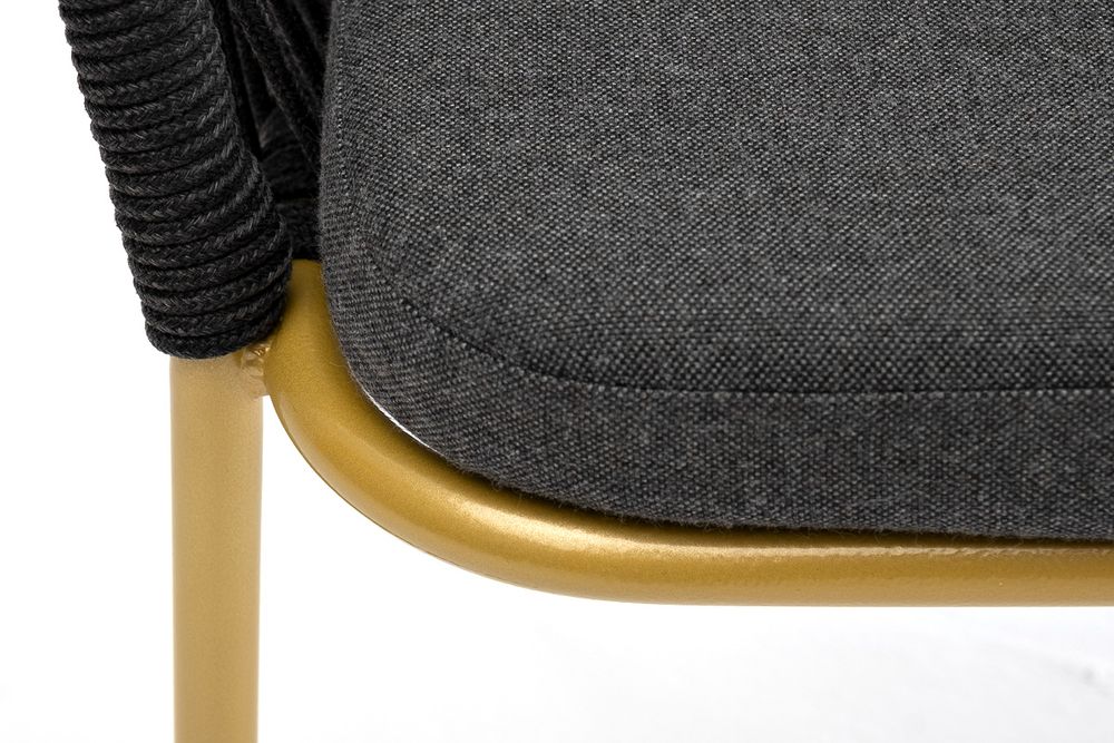 "Марсель" стул плетеный из роупа, каркас из стали золотой глянец, роуп темно-серый круглый, ткань серая