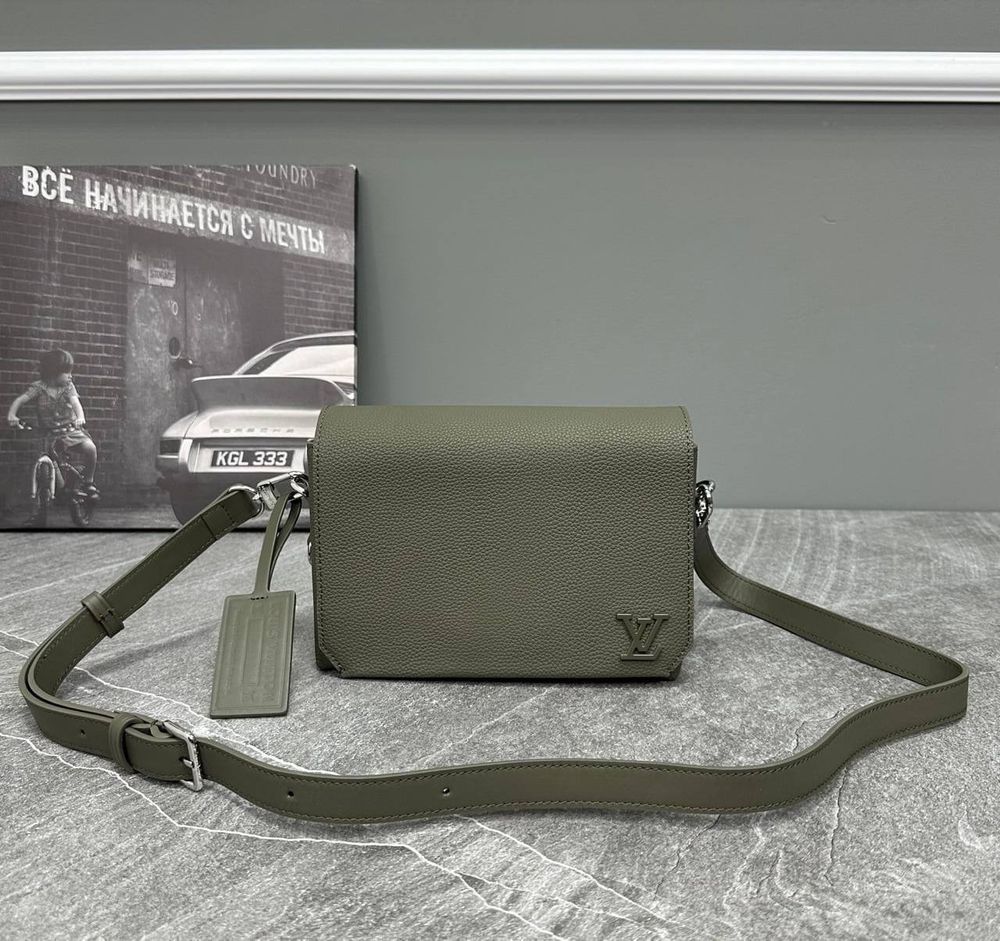 Сумка-мессенджер Louis Vuitton