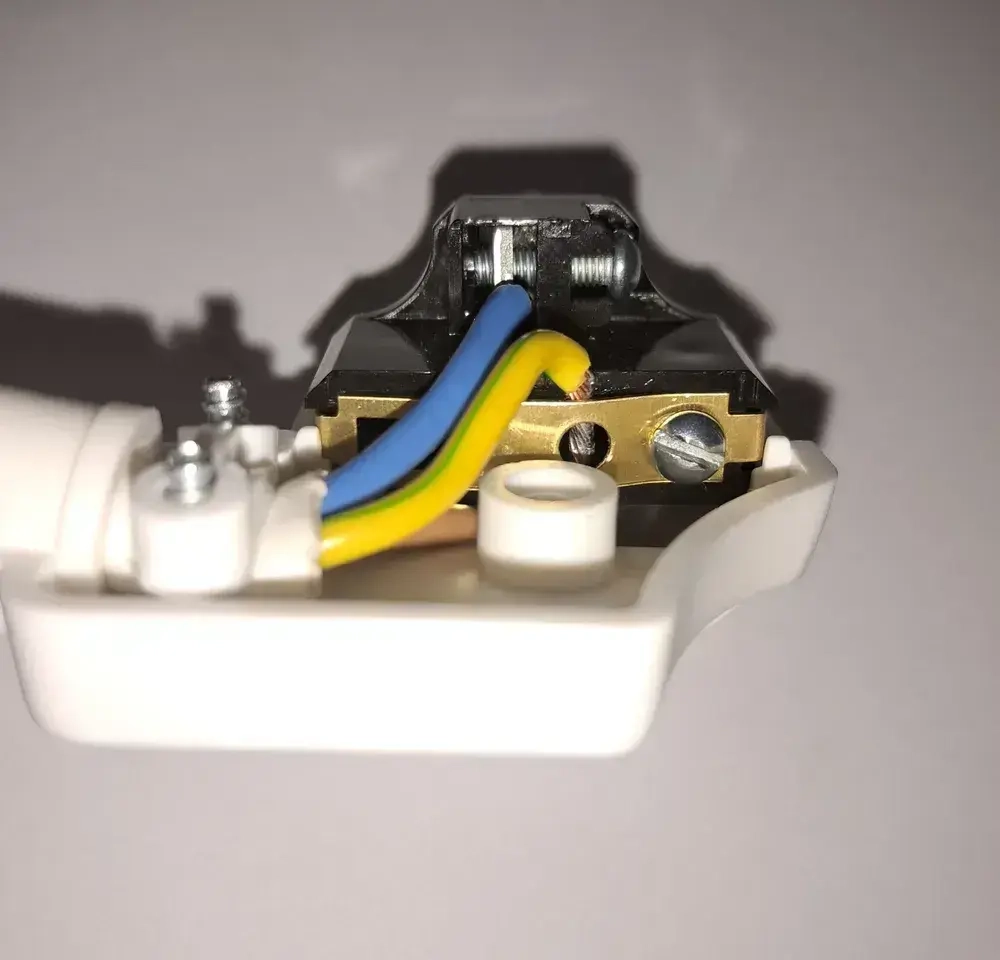 Удлинитель с заземлением "Доктор Ап" 1 розетка, 3 метра, ПуГВВ 3x1.5 мм, белый 3.6 кВт, 16А, серия "Мощный"