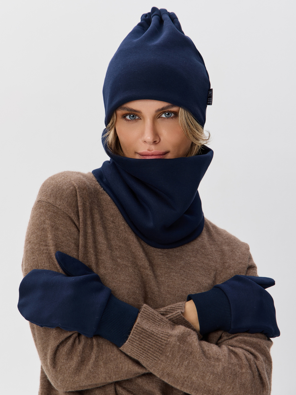 Шапка бини с начесом для хвоста, дред и кос