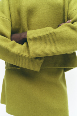 ZARA БАЗОВЫЙ ОДНОТОННЫЙ ДЖЕМПЕР, СВЕТЛО-ЗЕЛЕНЫЙ