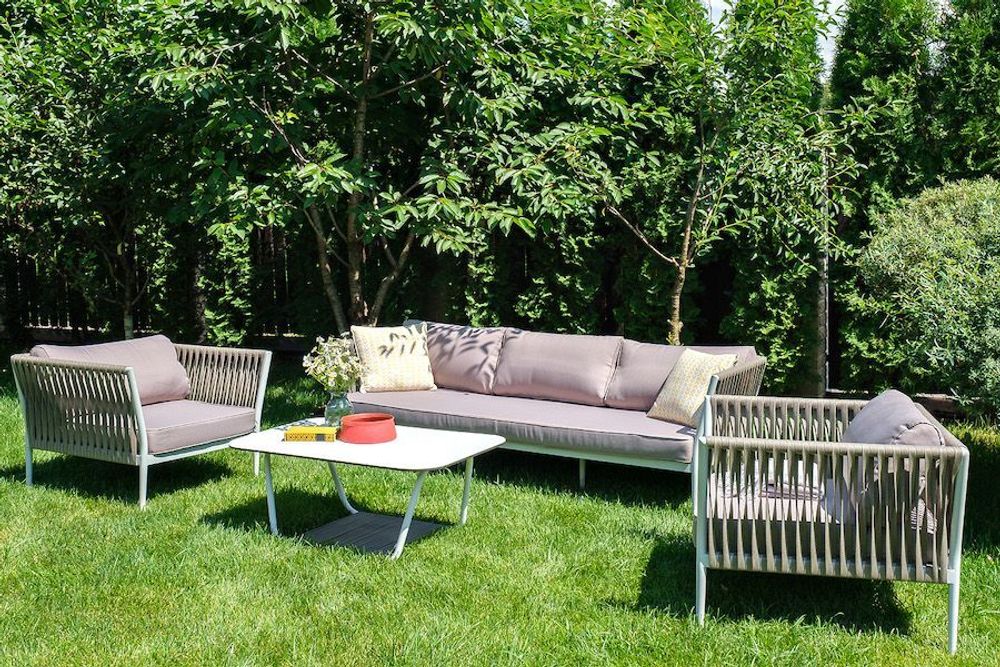 "Касабланка" диван 3-местный плетеный из роупа, каркас алюминий белый муар, роуп бежевый 20мм, ткань бежевая 052