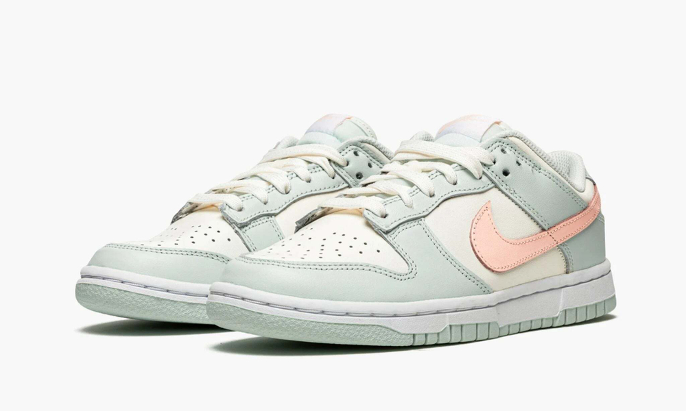 Nike Dunk Low WMNS "Barely Green"