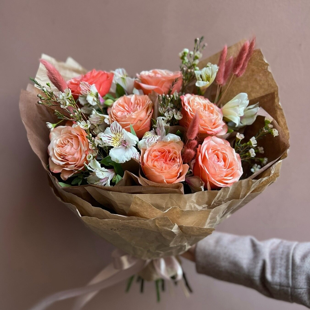 Букет цветов "Александра" (роза кахала, альстромерия, сухоцветы)
