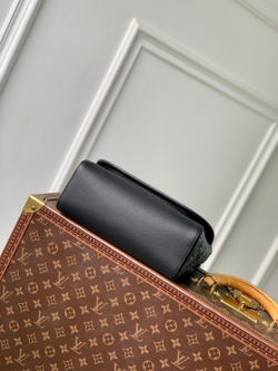 Louis Vuitton Pulse Messenger