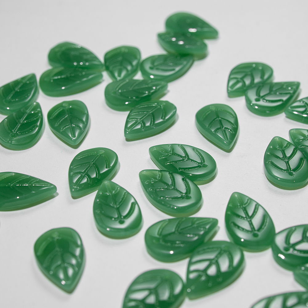 Подвеска резная "Листочек", 18*11мм, зеленая коралловая пудра