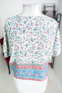 Блузка Твое лаконичная, визуально на 46/48 размер