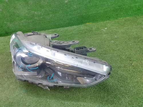 Битая Фара правая Genesis G70 (2017-2021) LED