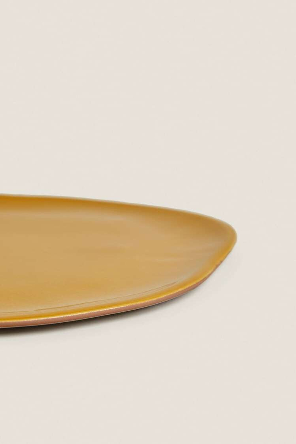 ZARA HOME АСИММЕТРИЧНАЯ КЕРАМИЧЕСКАЯ ПЛОСКАЯ ТАРЕЛКА, ОРАНЖЕВЫЙ