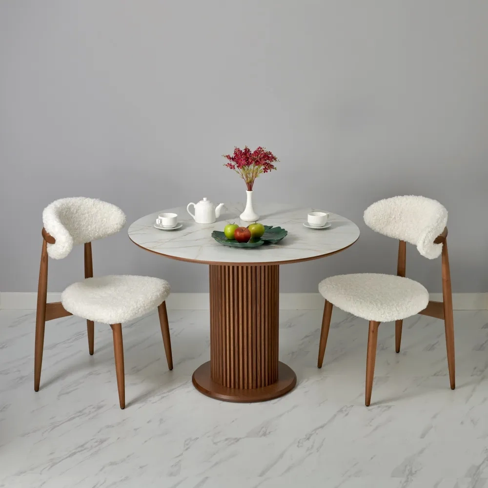 Стул Bradex Home Lucas белый искусственный мех с ножками цвета орех