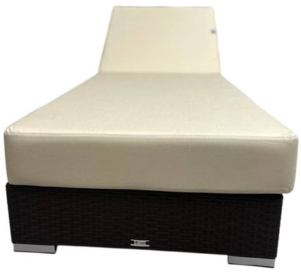 Шезлонг-лежак плетеный с матрасом ReeHouse Mantera, коричневый люкс, светло-бежевый