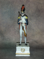 Статуэтка. Фарфор. Солдат Стрелок гренадёр. Cacciapuoti. Италия
