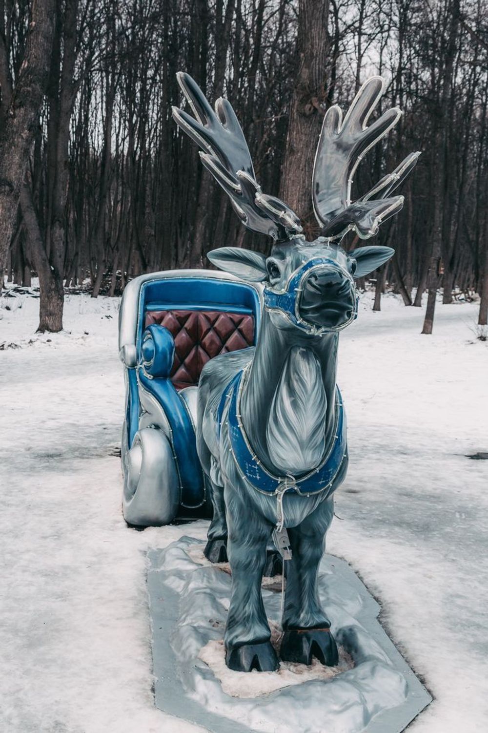 новогодняя композиция с подсветкой "Олень с санями"