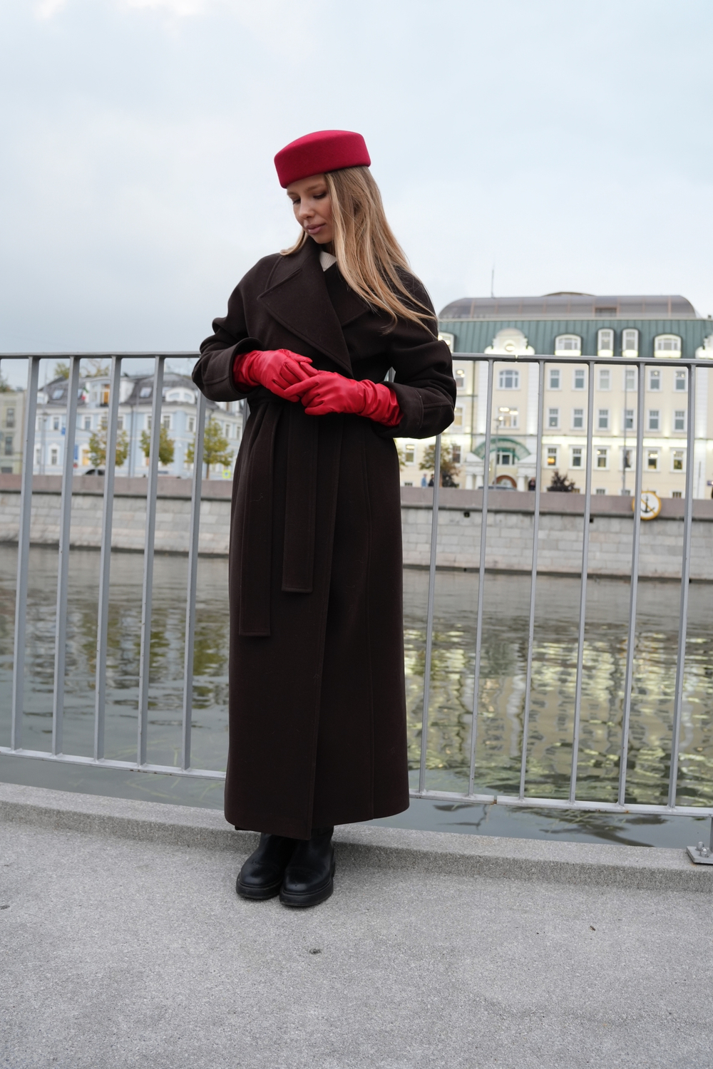 Перчатки кожаные длинные красный