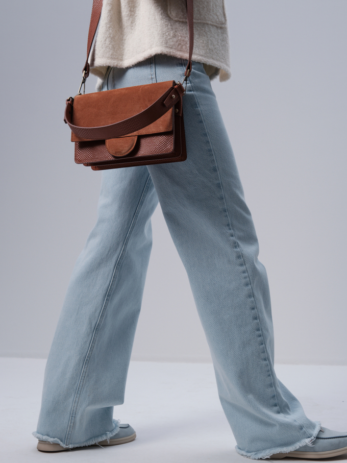 Сумка замшевая через плечо коричневая питон