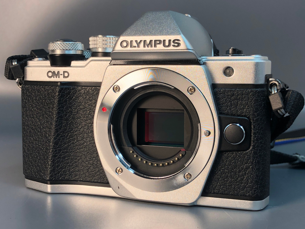 Olympus OM-D E-M10 II kit 14-42EZmm f/3.5-5.6, 130000 кадров пробега