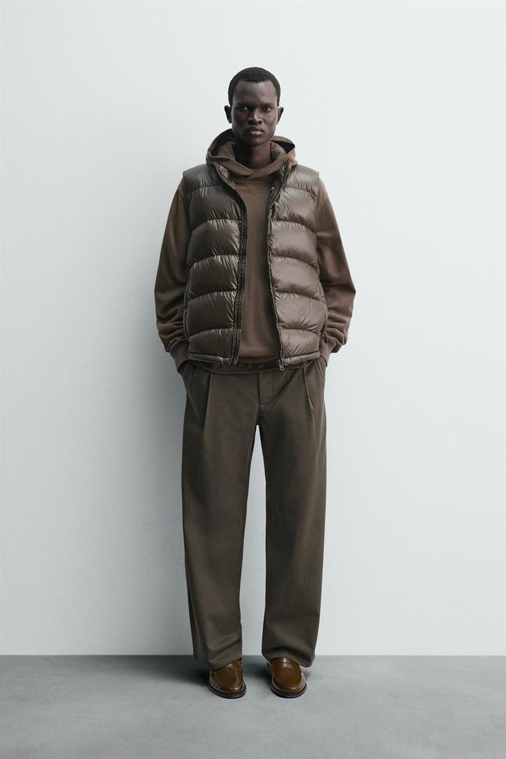 ZARA ТОЛСТОВКА С КАПЮШОНОМ И ЭФФЕКТОМ ПОТЕРТОСТИ, КОРИЧНЕВЫЙ