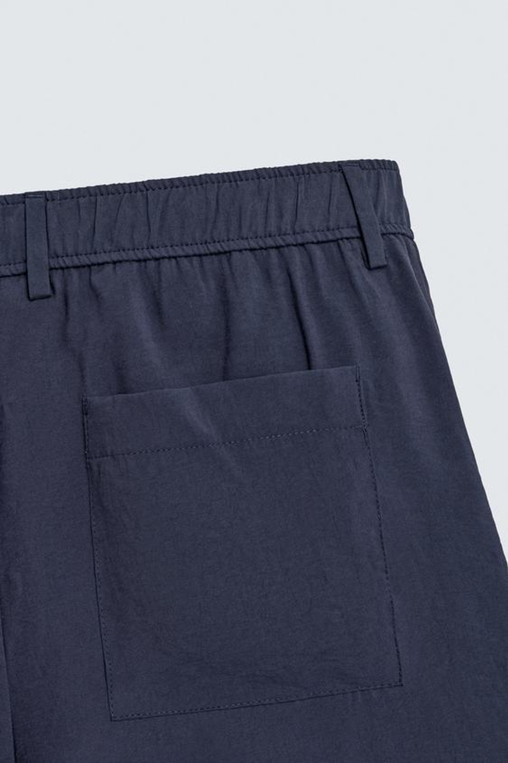 ZARA СВОБОДНЫЕ ШОРТЫ С ЗАЩИПАМИ, МОРСКОЙ СИНИЙ