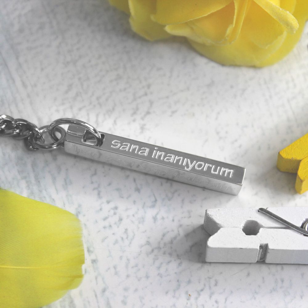 Брелок брусок из серебра с гравировкой на турецком на заказ