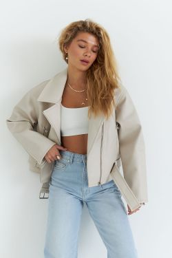 Косуха из экокожи бежевого цвета