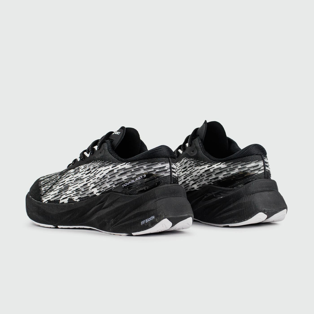 Кроссовки Asics Novoblast 3 TR Black Wh.