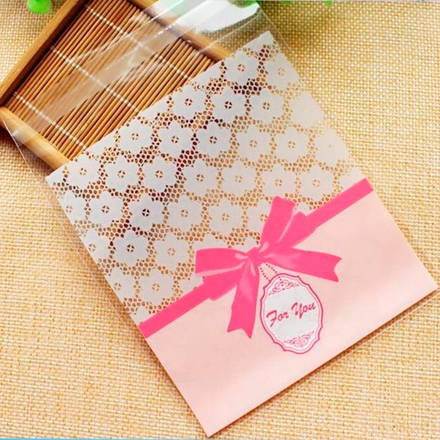 100 упаковочных пакетиков 10х10+3 см. со скотчем, рисунком и надписью For You