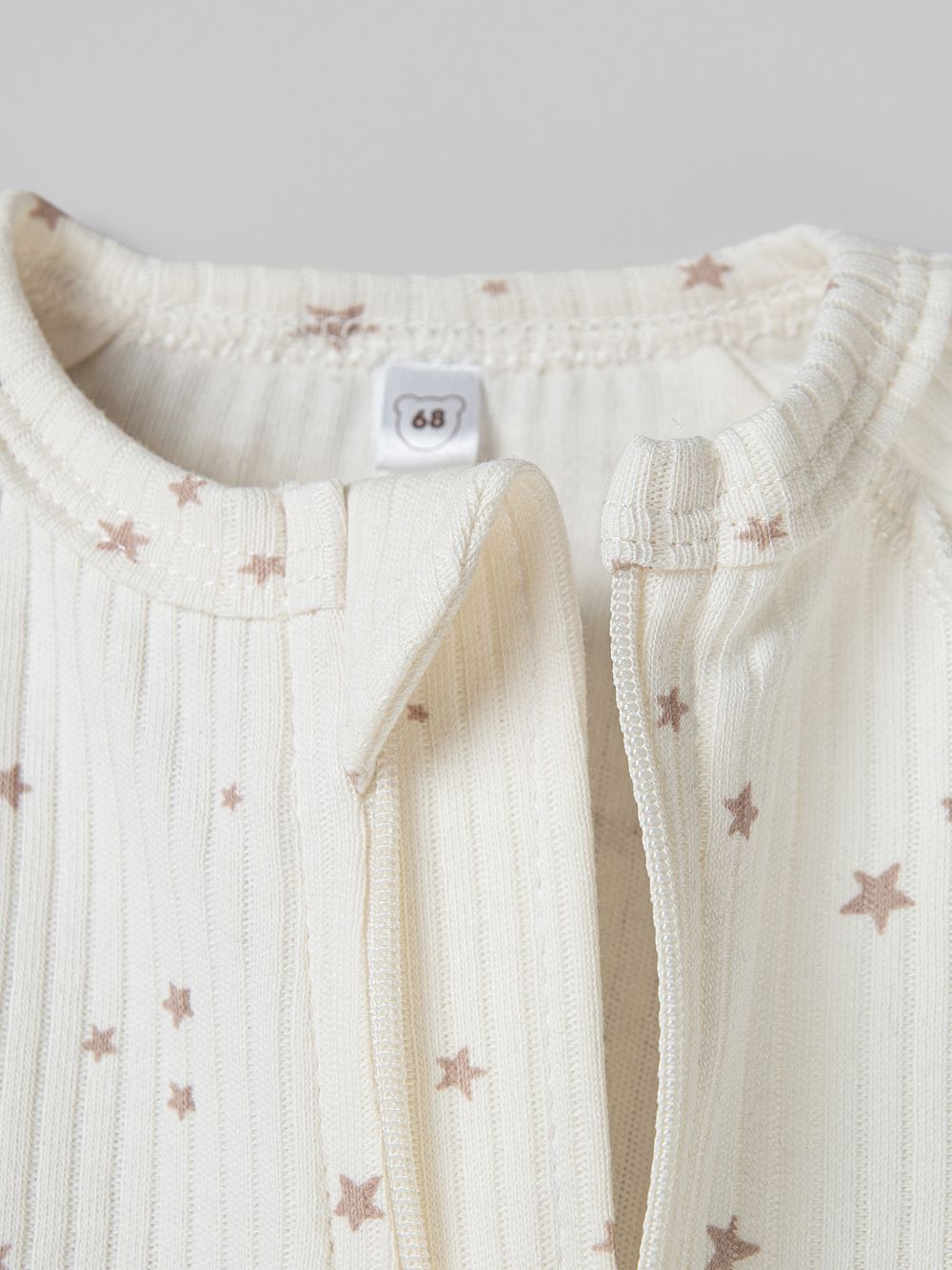 Слип с закрытой ножкой "Бежевые звезды" 0+