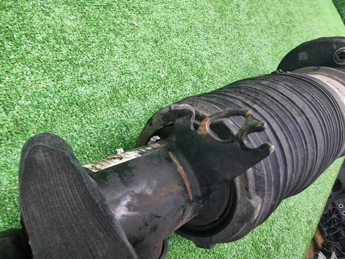 Стойка пневматическая правая BMW X5 G05 (18-23)