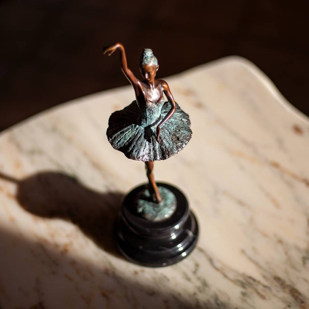 Бронзовая статуэтка