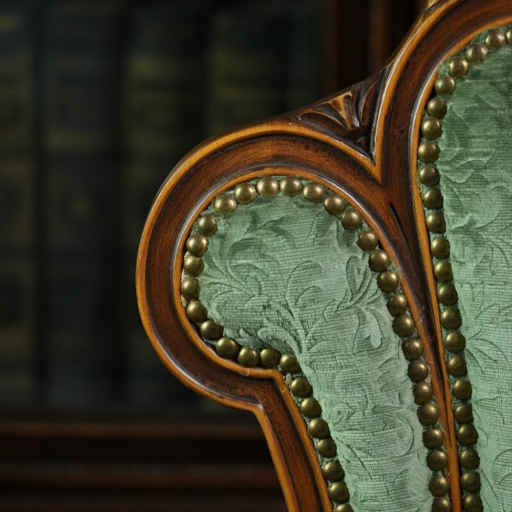 Антикварный стул