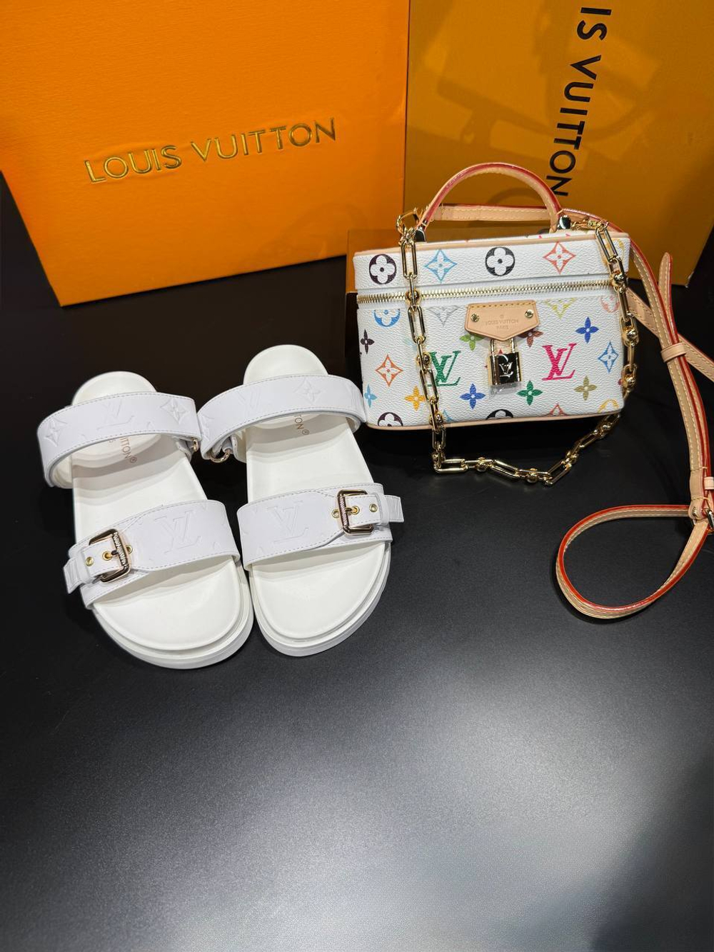 Шлепанцы Louis Vuitton