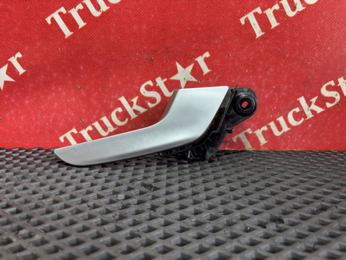 Ручка двери правая внутренняя 2023г.