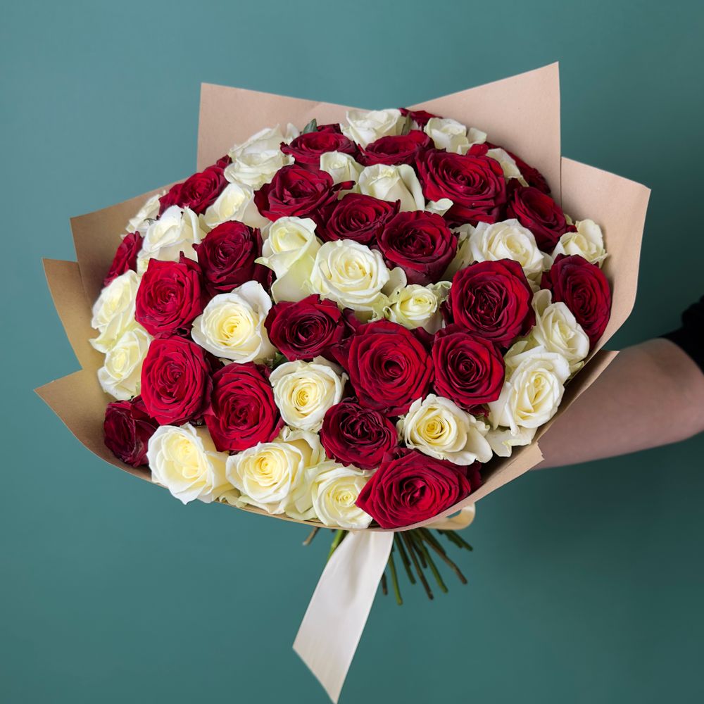 букет из 51 бело-красной розы России купить в москве