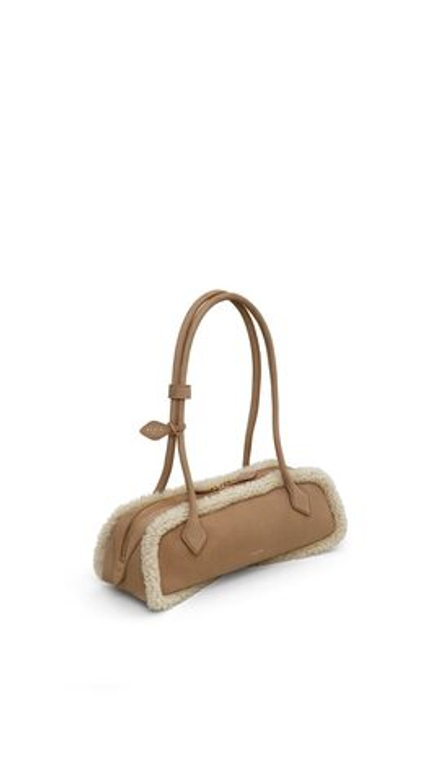 ALAÏA СУМКА LE TECKEL ИЗ НАТУРАЛЬНОЙ КОЖИ ЯГНЕНКА, ЦВЕТ ВЕРБЛЮЖЬЕЙ ШЕРСТИ