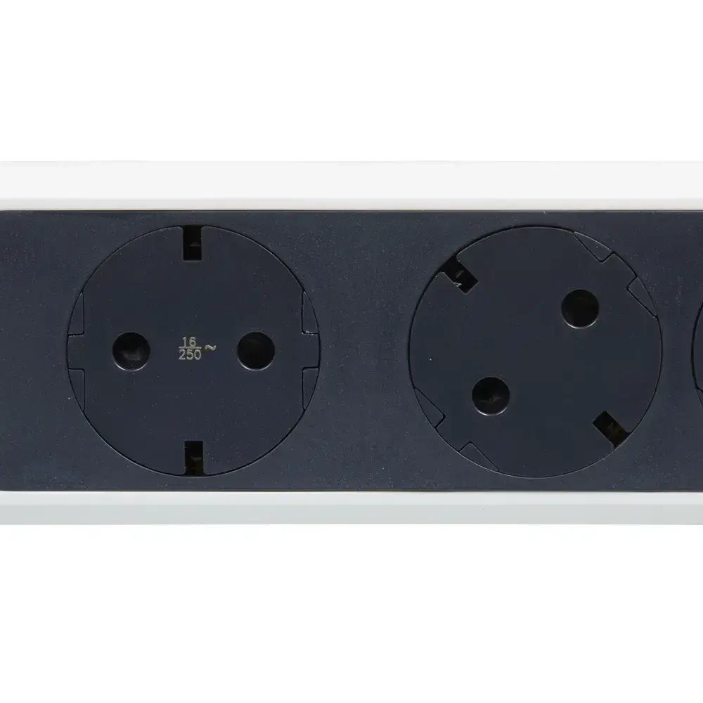 Legrand Revolution Комфорт Бело-черный Удлинитель 4x2К+З с выкл., кабель 1,5м, плоские розетки, фиксируемый поворотный блок, 694529