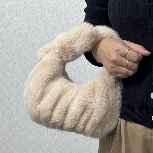 Сумка с ручкой "Меховая"