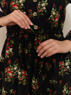 Платье с воротником стойкой