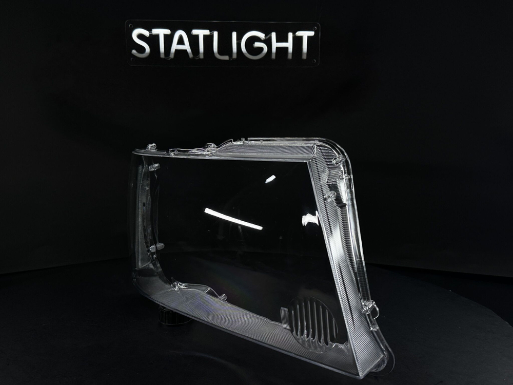 Правое стекло фары Nissan Patrol Y61 2004-2024 рест