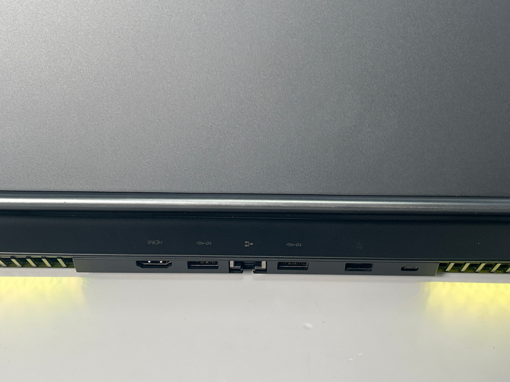 Ноутбук Lenovo Legion 7-15IMH05 (81YT005DRU) 15.6"/Intel Core i7-10750H/RAM 16GB/SSD 512GB/nVidia GeForce RTX 2060 6GB/1920*1080/IPS 144Hz/Windows 11/Подсветка кл-ры: RGB/Серый. Состояние: Уценка/повреждена декоративная решётка вентиляции/скол