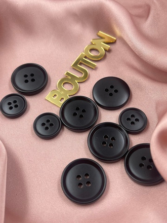Пуговицы черные матовые на прокол с высоким бортиком