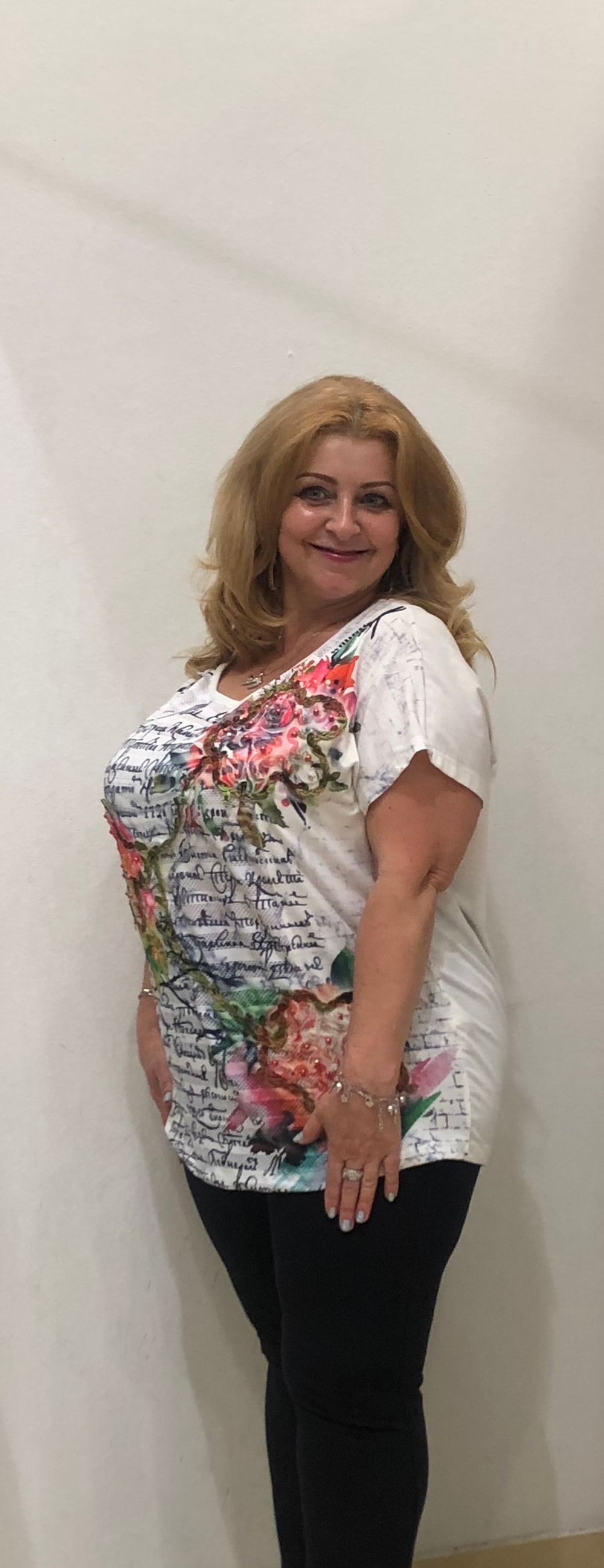 Яркий, летний блузон с кружевным принтом