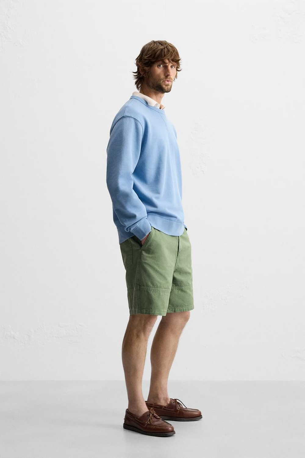 ZARA ТОЛСТОВКА С ЭФФЕКТОМ ПОТЕРТОСТИ С КРУГЛЫМ ВЫРЕЗОМ, ЛИНЯЛЫЙ СИНИЙ