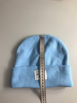 Шапка красивого оттенка