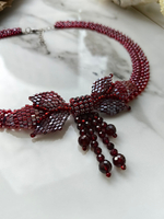 Колье "Бантик" ручной работы из бисера и камня гранат (альмандин)