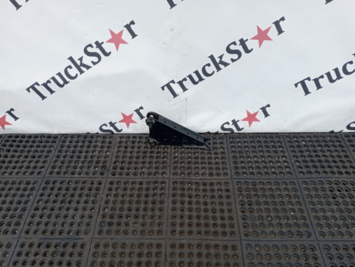 Кронштейн бампера правый