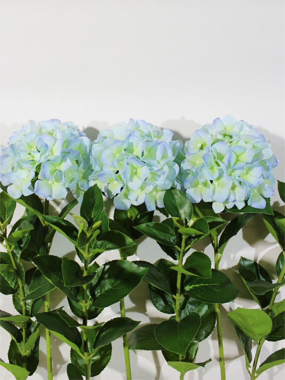 Гортензия искусственная голубая латекс 70см для вазы