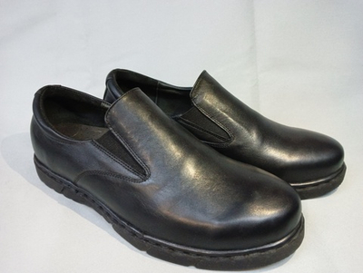 Ознакомительный образец! Мужские уставные полуботинки. Правый - частичная ампутация, левый - протез.